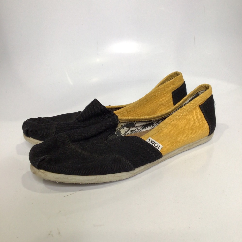 Toms black yellow flats slip on casual women's size 7.5 Hawkeyes color block